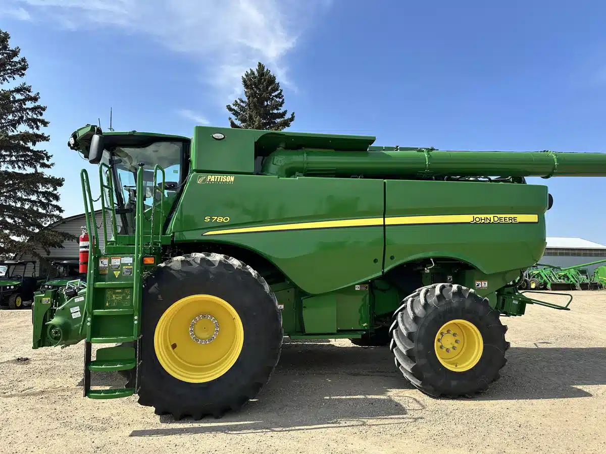 Gallery image 2 for 2024 John Deere S780 Combine