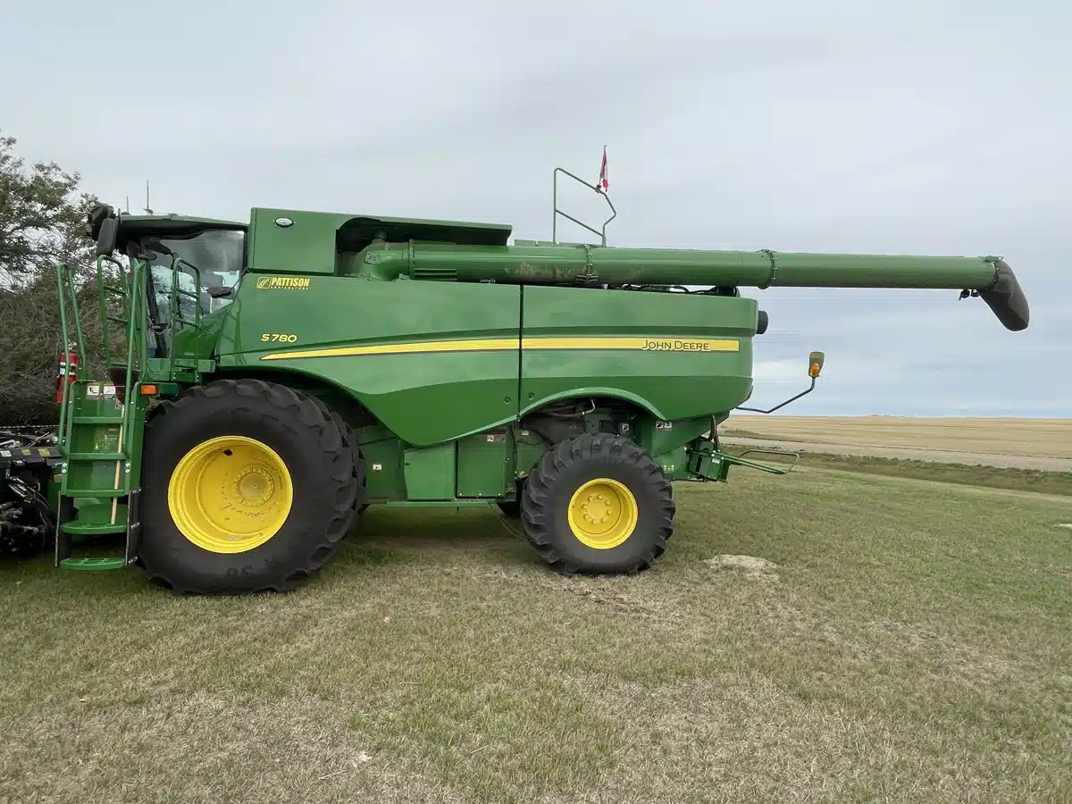 Gallery image 2 for Used 2024 John Deere S780 Combine