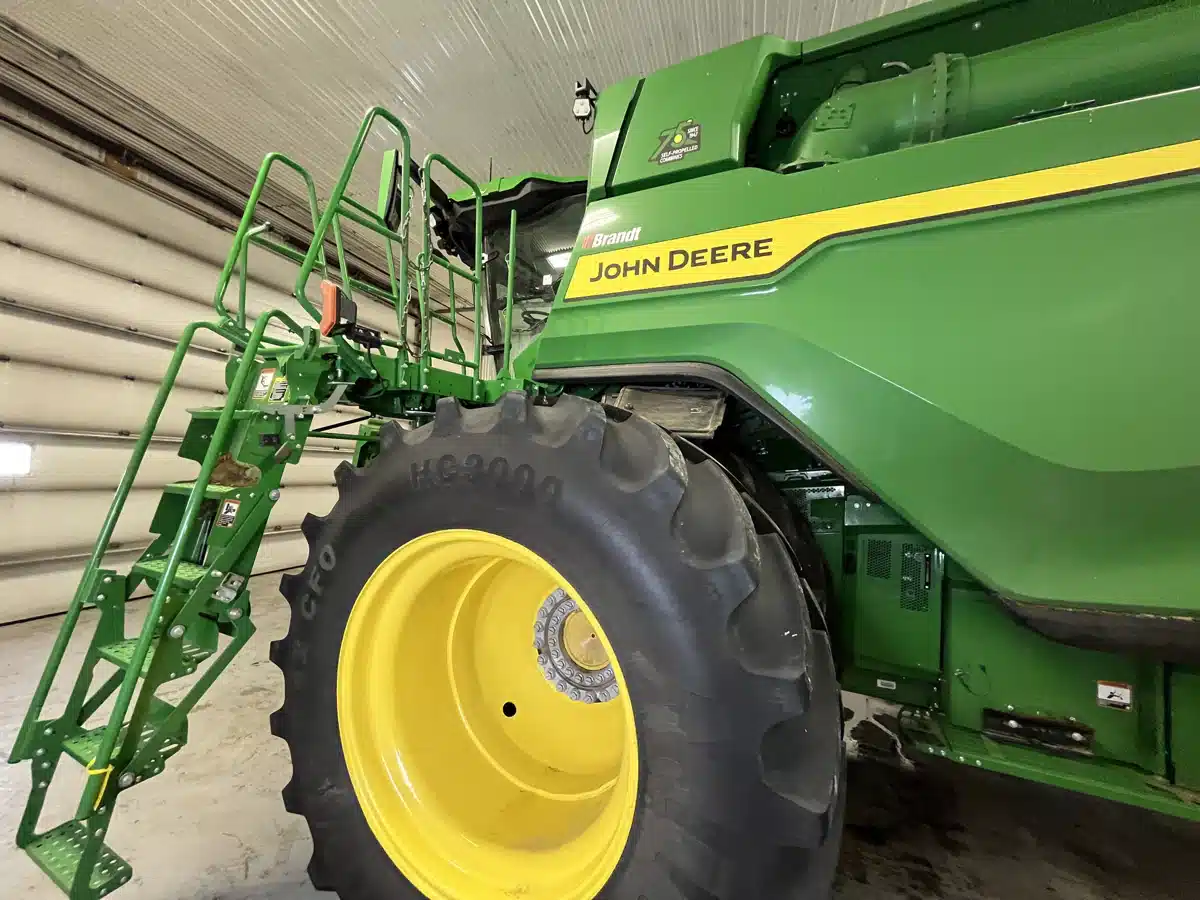 Gallery image 2 for 2022 John Deere X9 1100 Combine