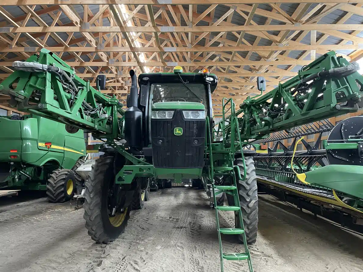 Gallery image 2 for Used 2017 John Deere R4045 Sprayer - Self Propelled