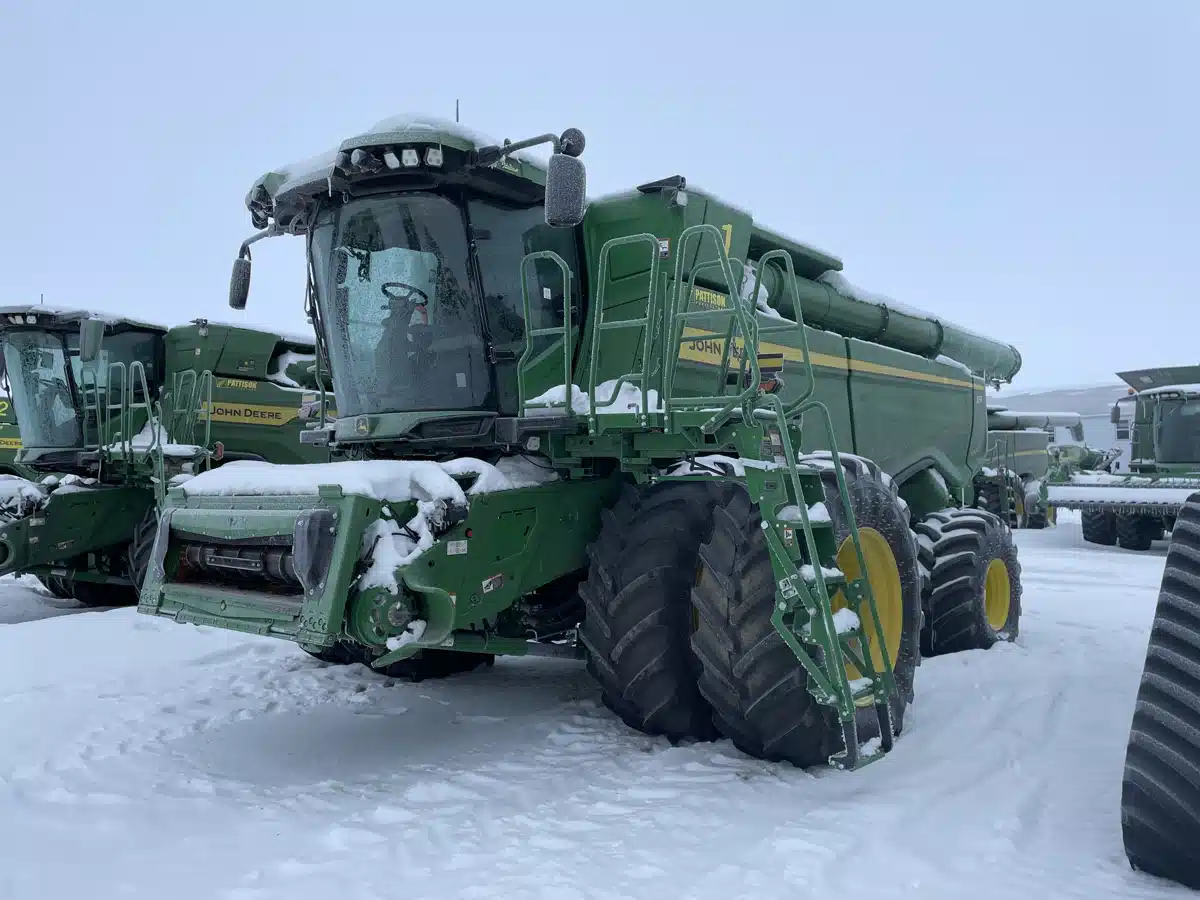Gallery image 1 for Used 2024 John Deere X9 1000 Combine