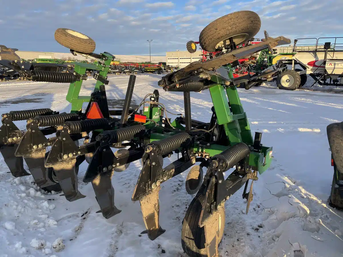 Gallery image 2 for Used 2016 Unverferth 122 Ripper