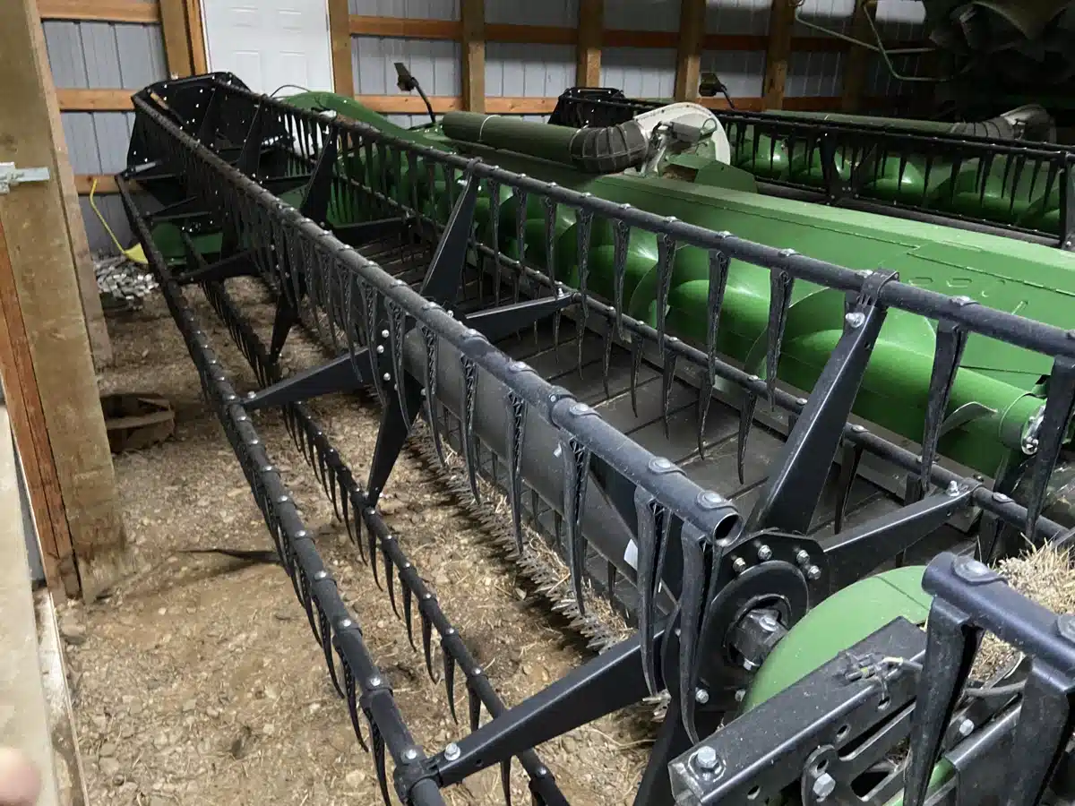 Gallery image 2 for Used 2022 John Deere RD40F Header - Flex