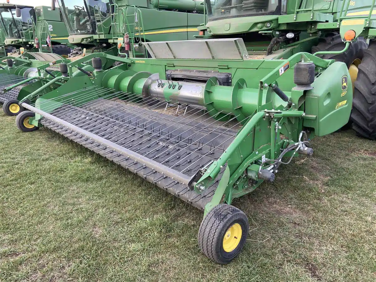 Gallery image 1 for Used 2018 John Deere 615P Header - Draper