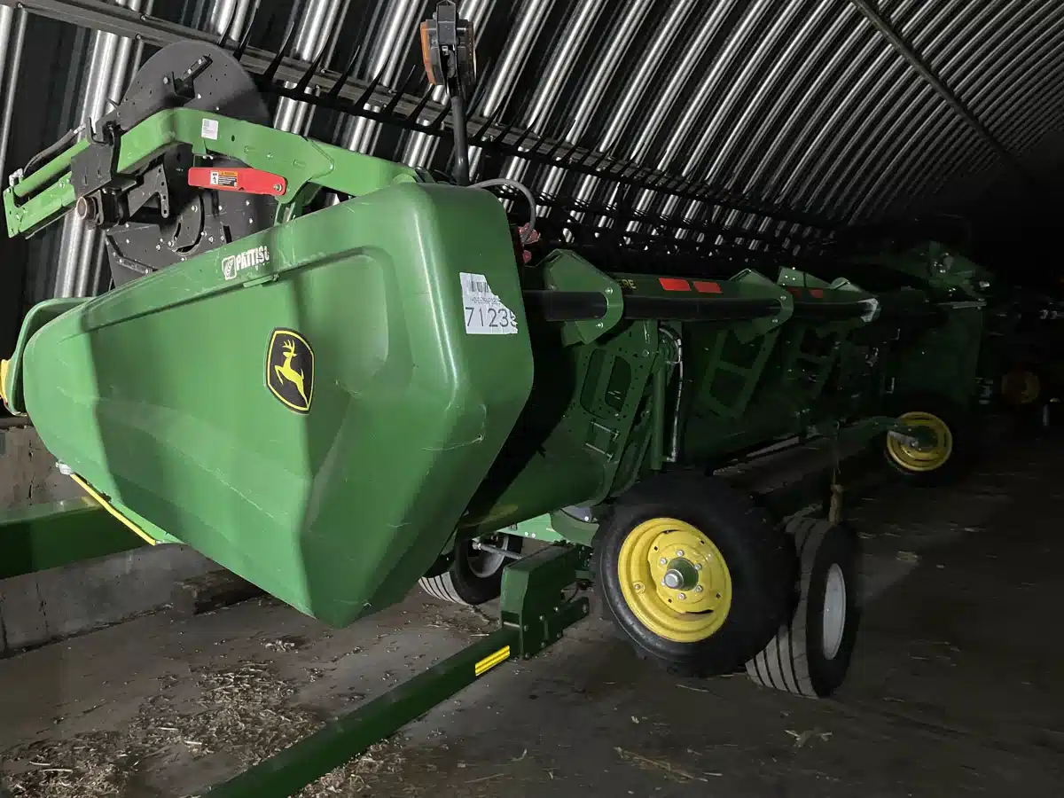 Gallery image 1 for Used 2023 John Deere HD50R Header - Draper