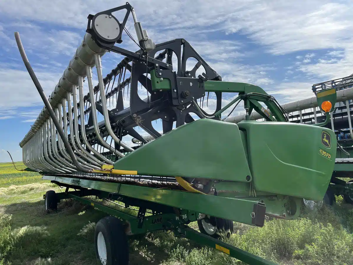 Gallery image 1 for Used 2013 John Deere 635FD Header - Draper