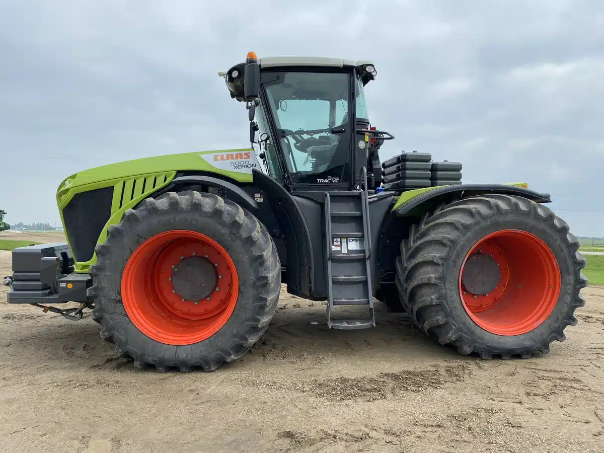 Gallery image 2 for Used 2017 CLAAS XERION T5000 TRAC Tractor