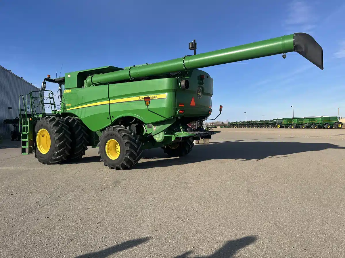 Gallery image 2 for Used 2016 John Deere S680 Combine