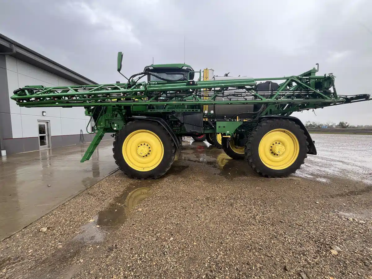 Gallery image 2 for Used 2023 John Deere 616R Sprayer - Self Propelled