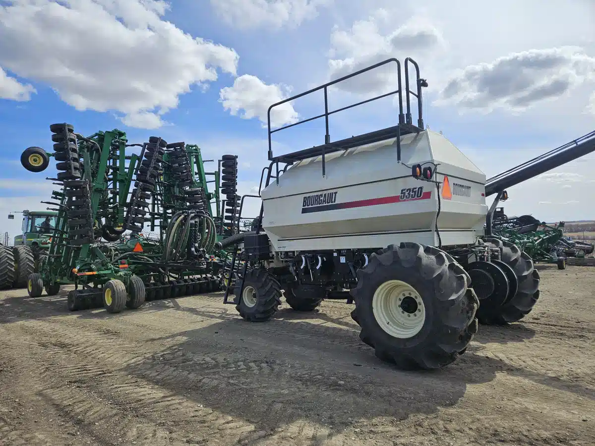 Gallery image 2 for Used 2008 John Deere 1835 Air Drill