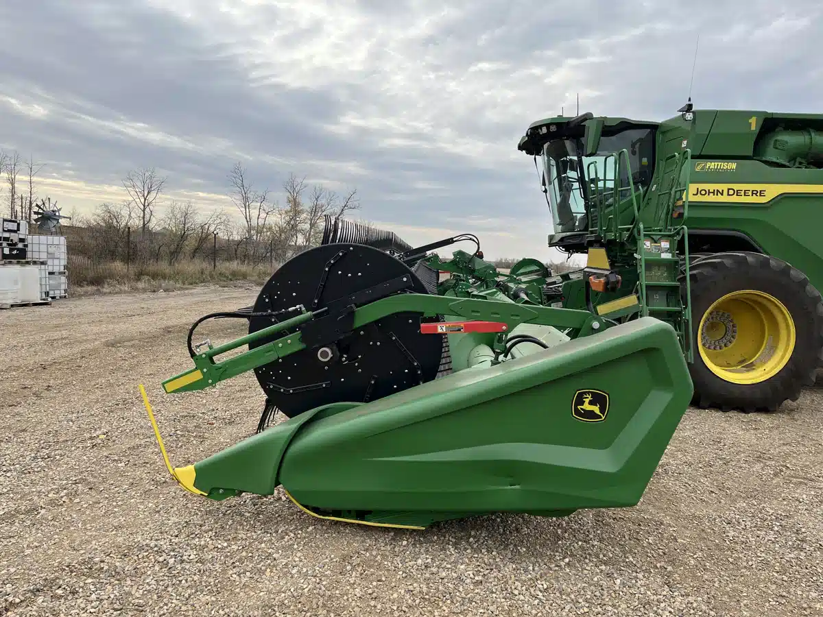 Gallery image 2 for Used 2022 John Deere HD45R Header - Draper