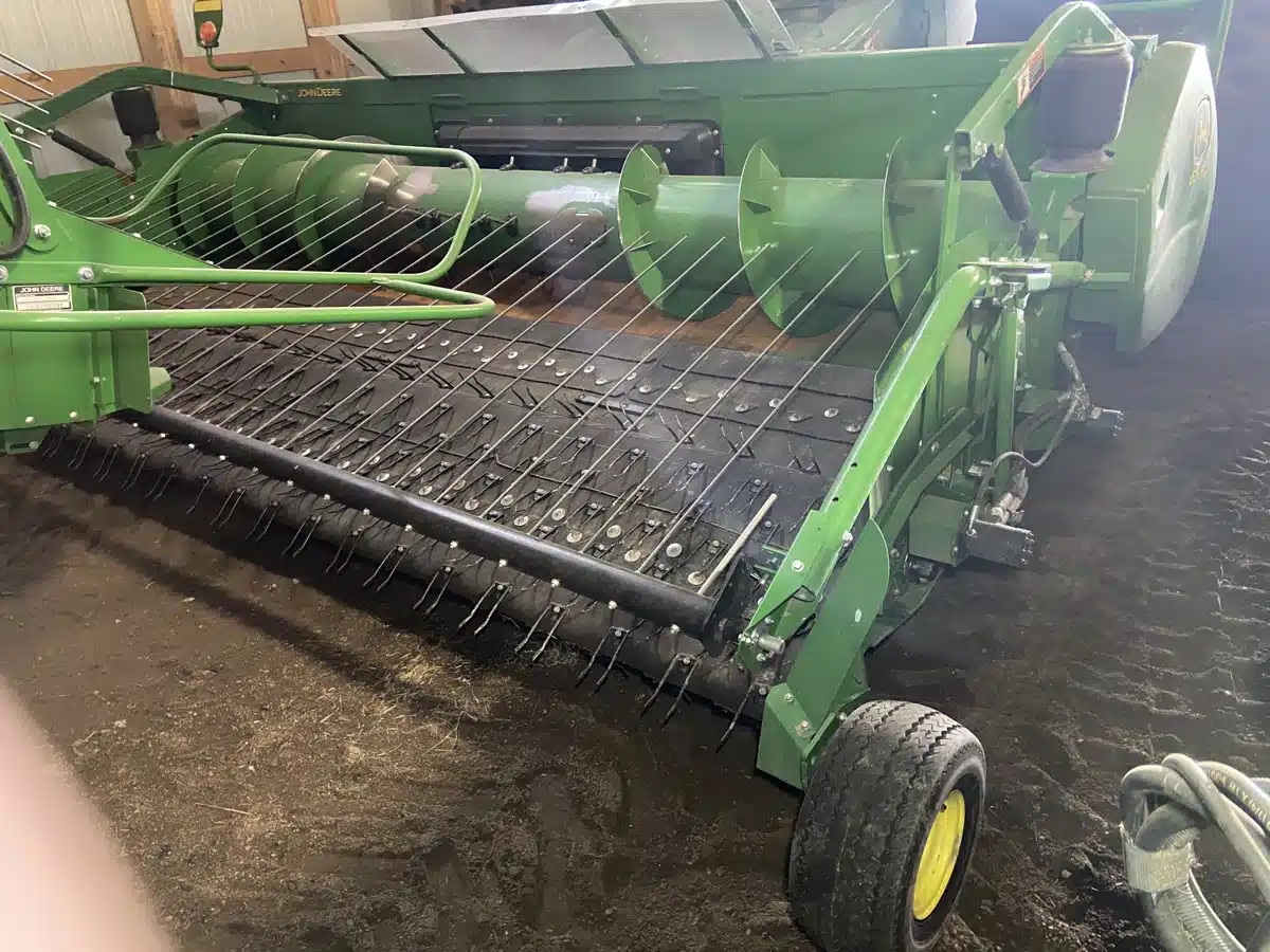 Gallery image 2 for Used 2018 John Deere 615P Header - Pickup