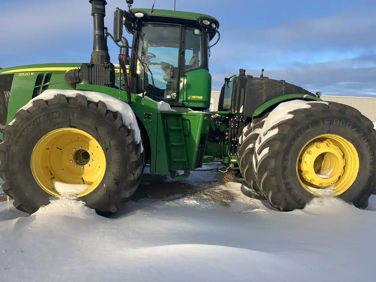 Gallery image 2 for Used 2018 John Deere 9520R Tractor