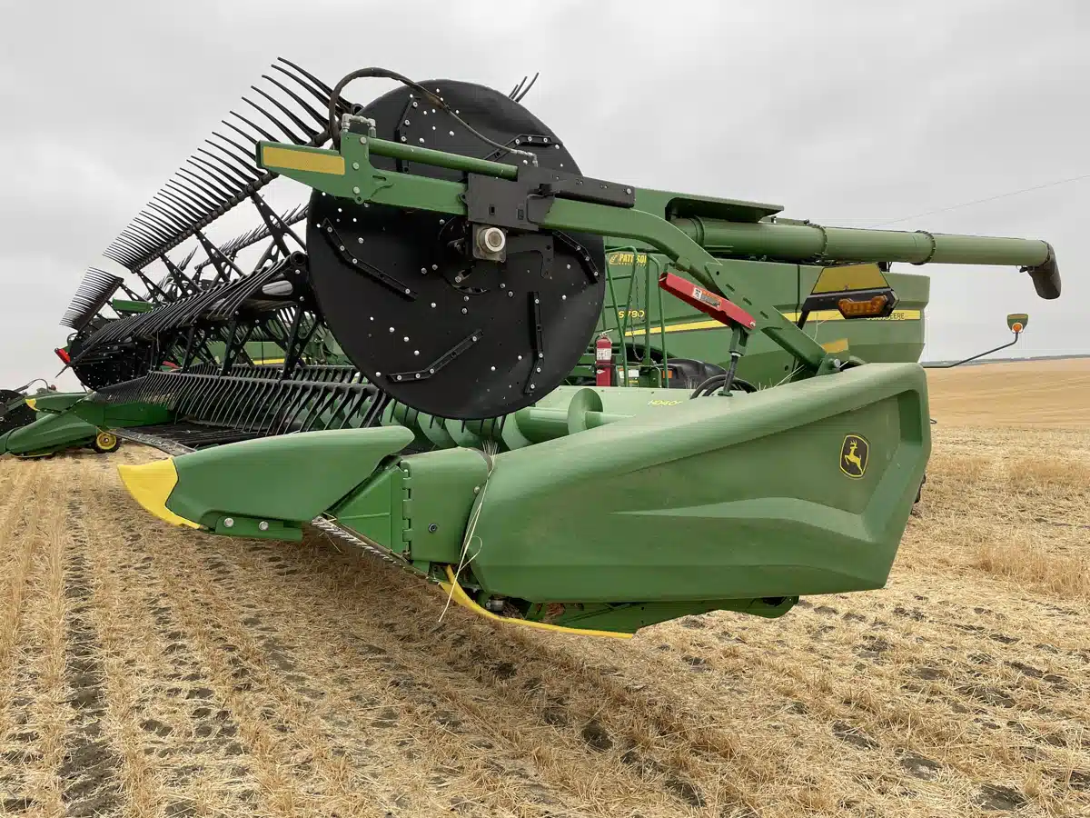 Gallery image 2 for Used 2022 John Deere HD40R Header - Draper