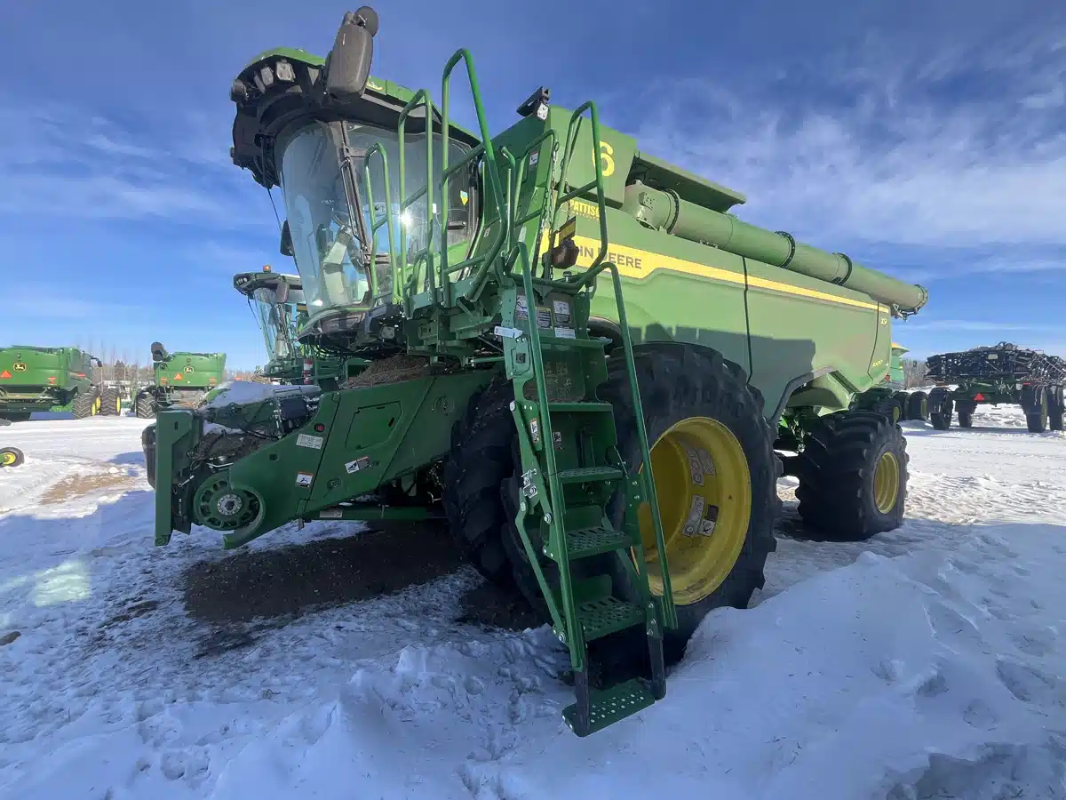 Gallery image 1 for Used 2024 John Deere X9 1000 Combine
