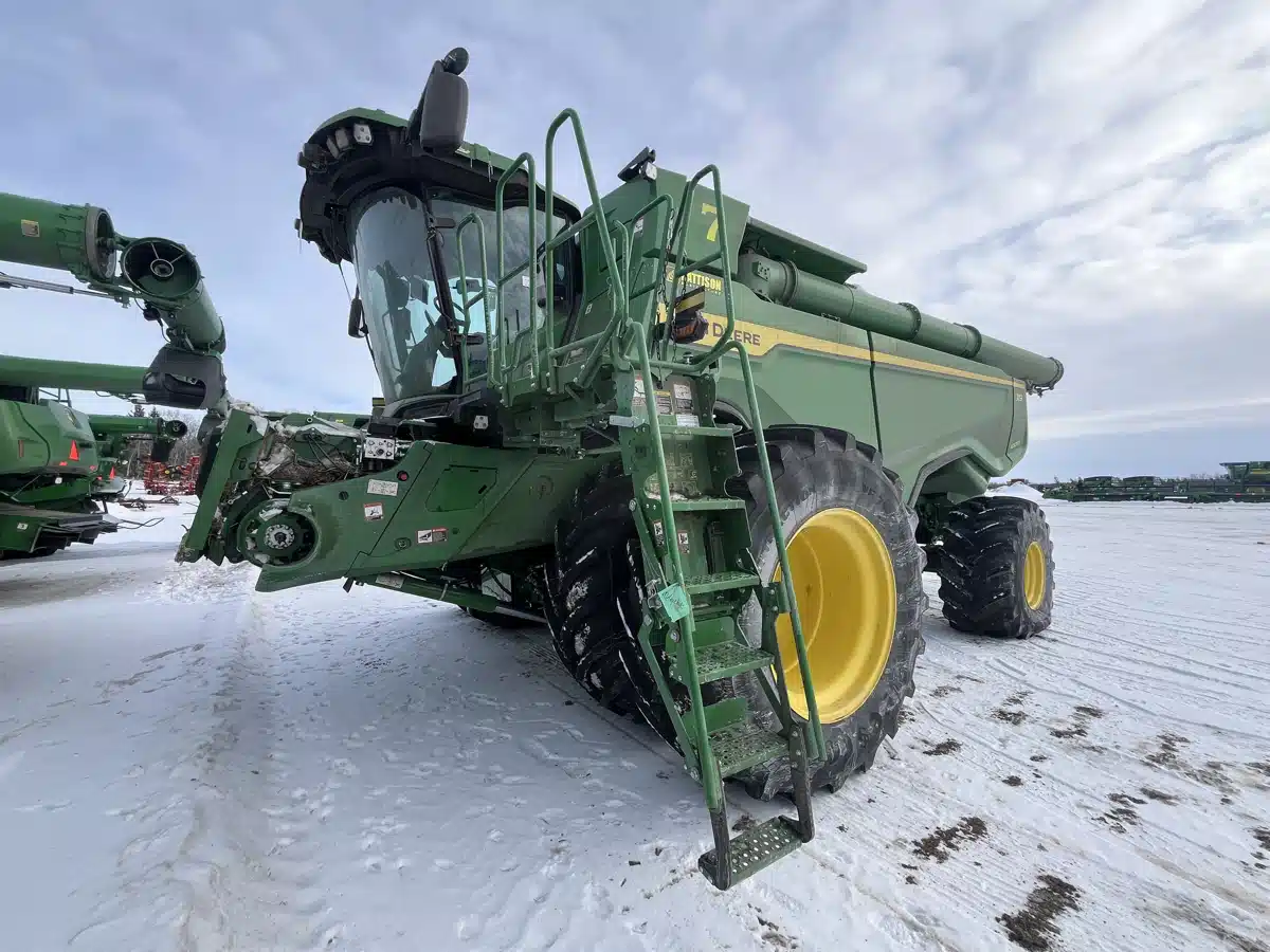 Gallery image 1 for Used 2024 John Deere X9 1000 Combine