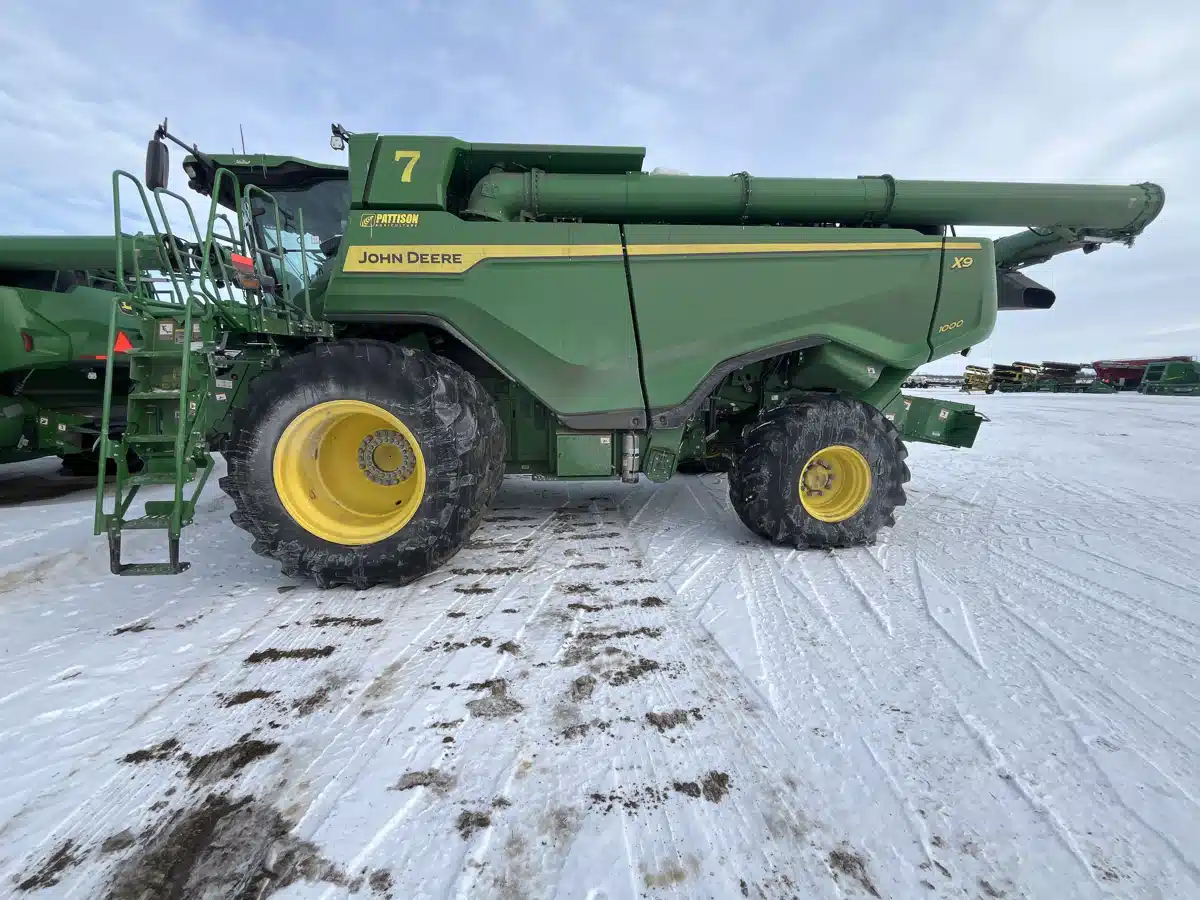 Gallery image 2 for Used 2024 John Deere X9 1000 Combine