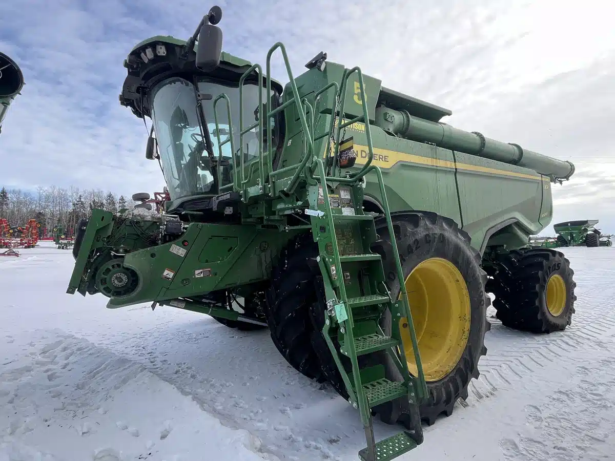 Gallery image 1 for Used 2024 John Deere X9 1000 Combine