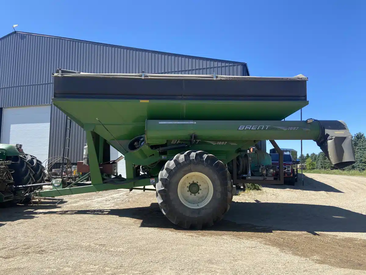 Gallery image 2 for Used 2010 Brent 1082 Grain Cart