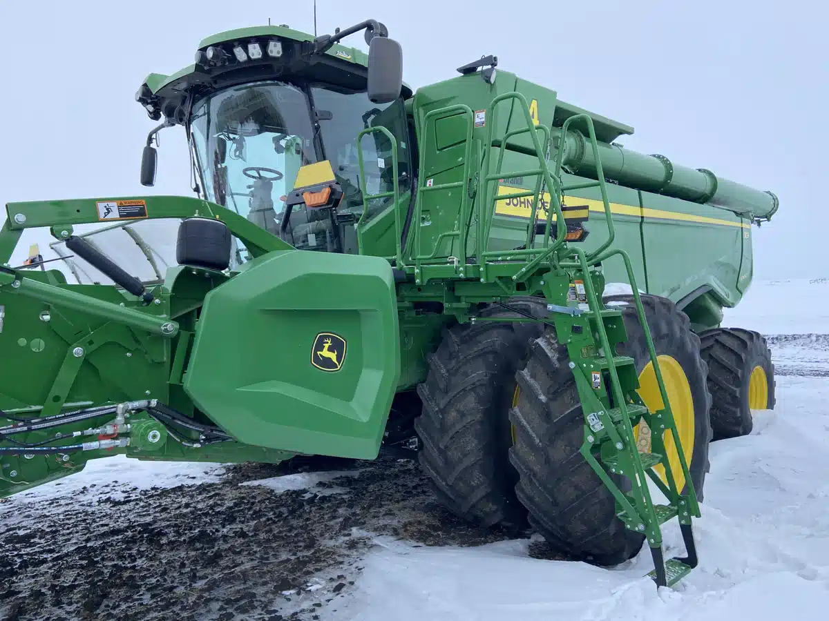 Gallery image 1 for Used 2024 John Deere X9 1000 Combine