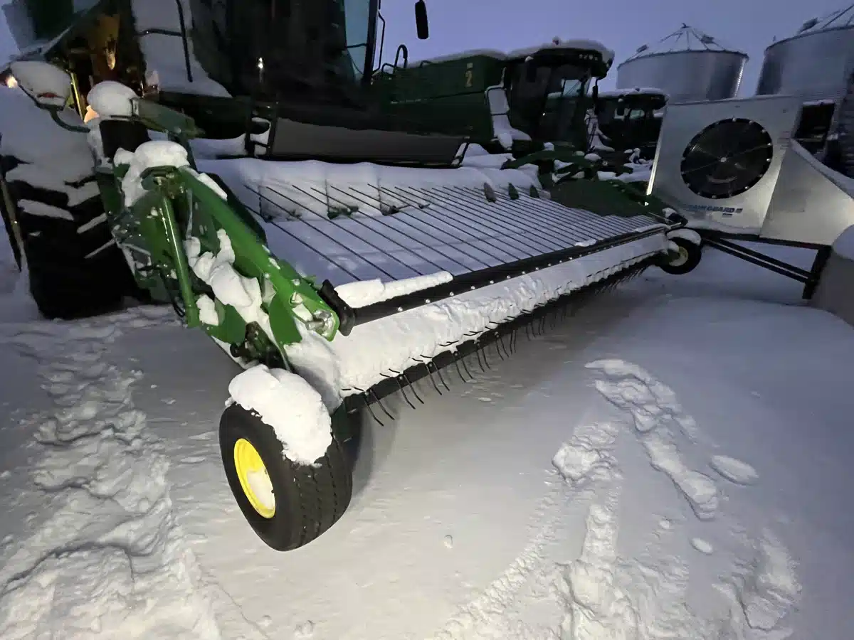 Gallery image 1 for Used 2016 John Deere 615P Header - Pickup