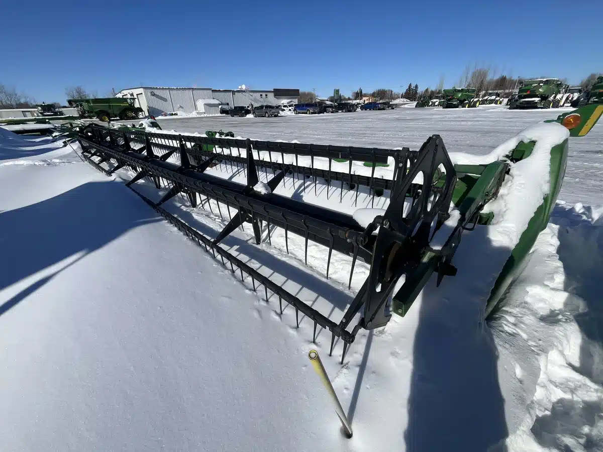 Gallery image 1 for Used 2015 John Deere 635D Header - Draper