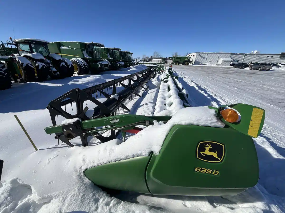 Gallery image 2 for Used 2015 John Deere 635D Header - Draper