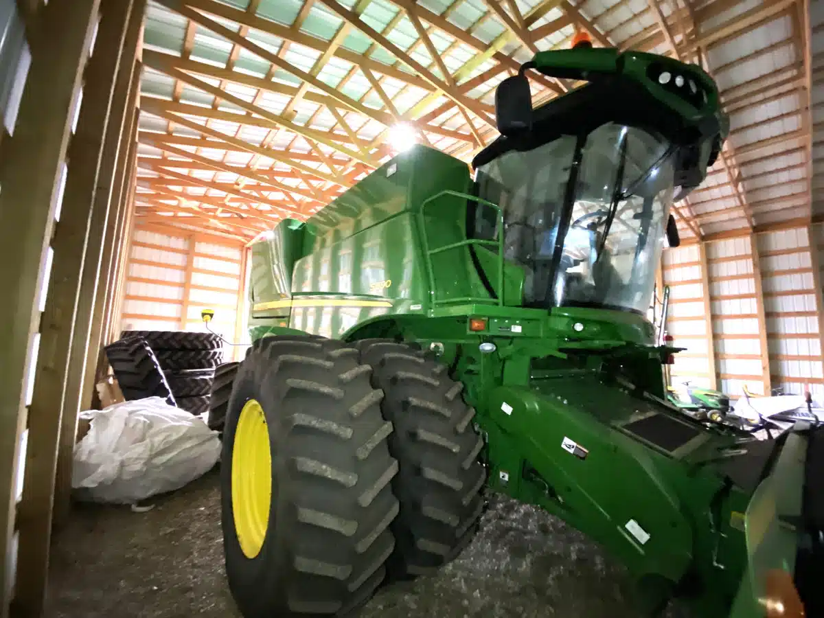 Gallery image 1 for Used 2017 John Deere S690 Combine