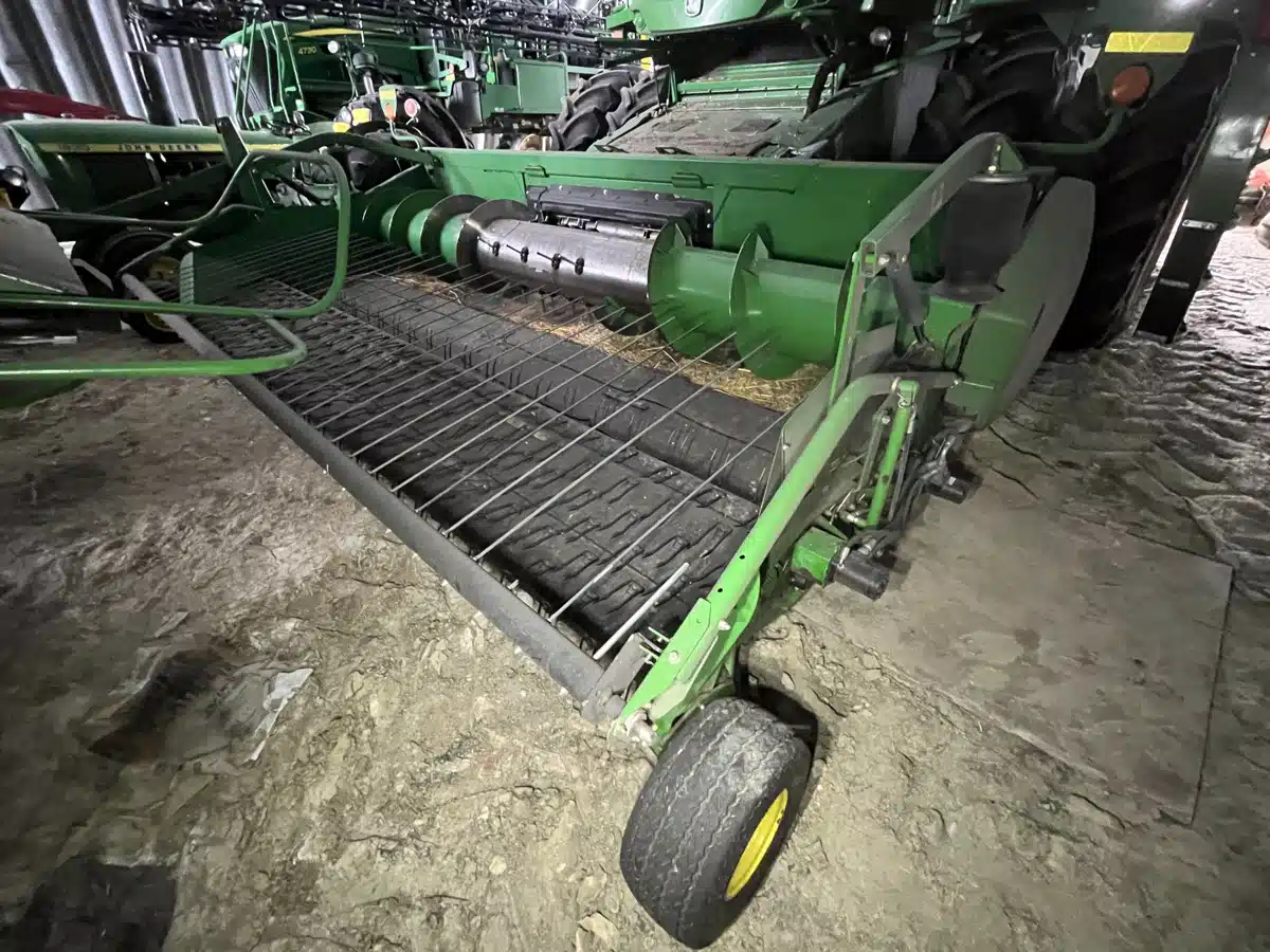 Gallery image 1 for Used 2008 John Deere 615P Header - Pickup