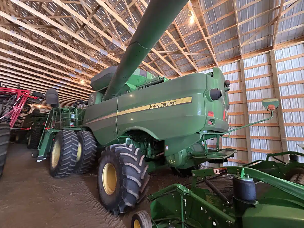 Gallery image 2 for Used 2012 John Deere S670 Combine