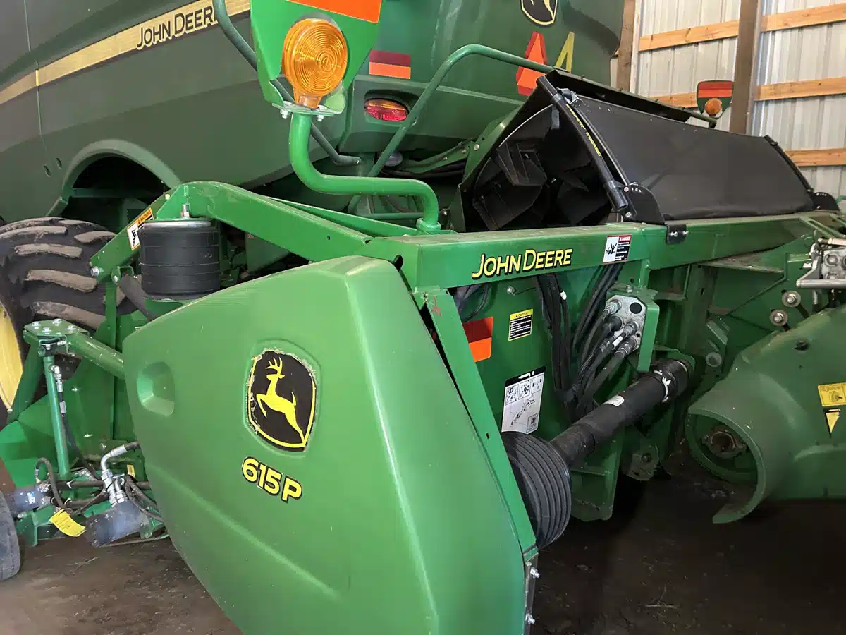 Gallery image 2 for Used 2012 John Deere 615P Header - Draper