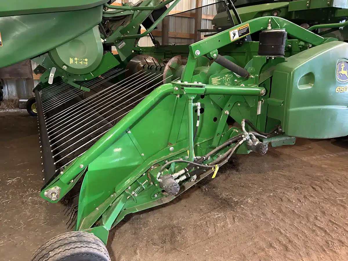 Gallery image 1 for Used 2012 John Deere 615P Header - Draper