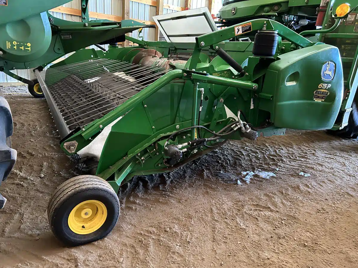 Gallery image 1 for Used 2013 John Deere 615P Header - Pickup