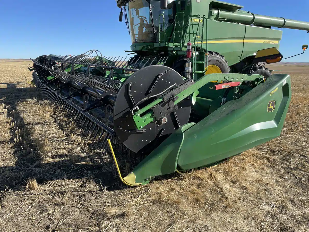 Gallery image 1 for Used 2022 John Deere HD40F Header - Draper