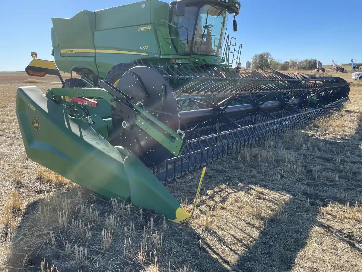Gallery image 2 for Used 2022 John Deere HD40F Header - Draper
