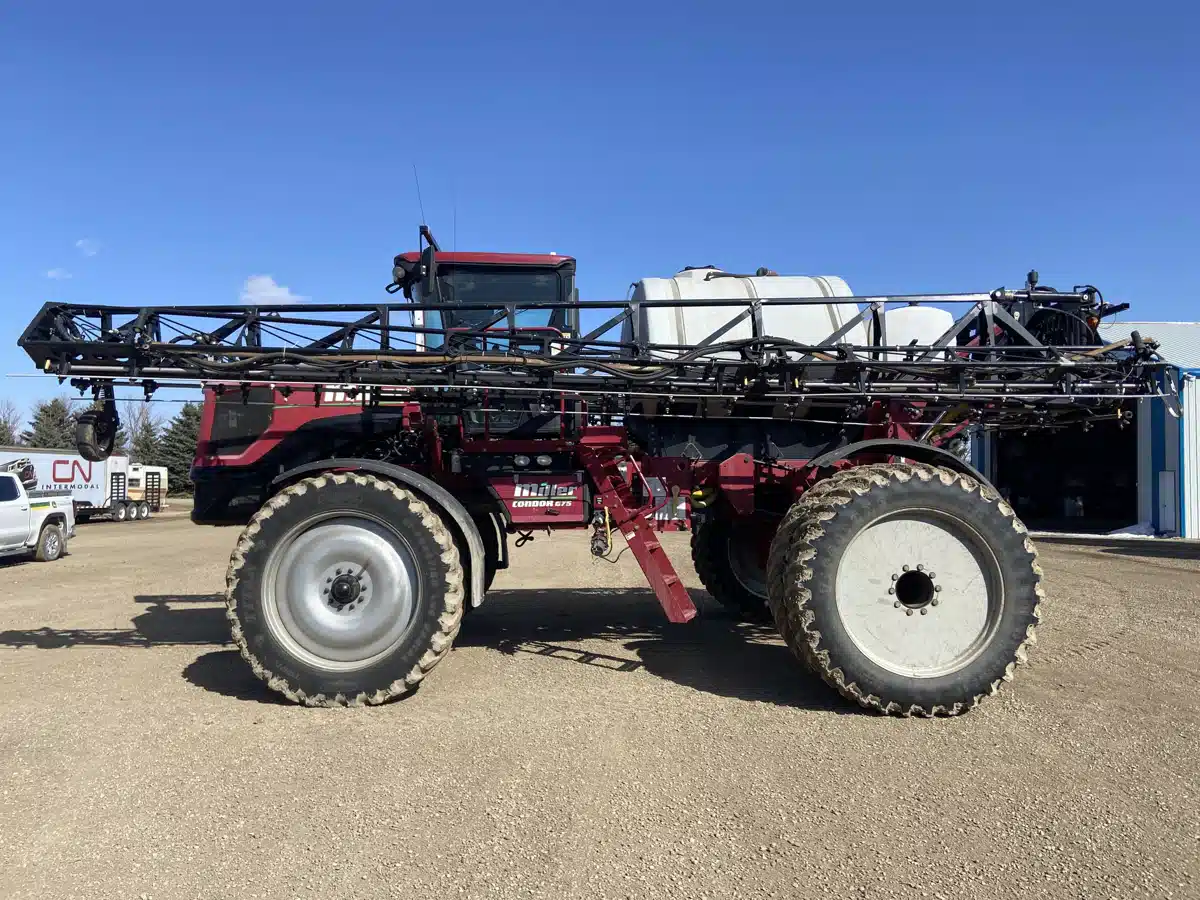 Gallery image 2 for Used 2010 Miller CONDOR G75 Sprayer - Self Propelled