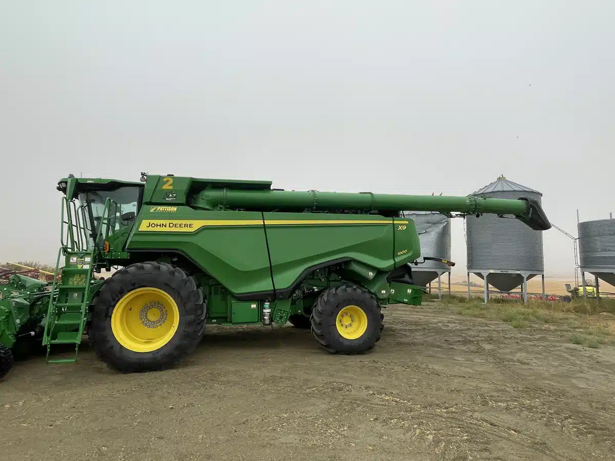 Gallery image 2 for Used 2022 John Deere X9 1000 Combine