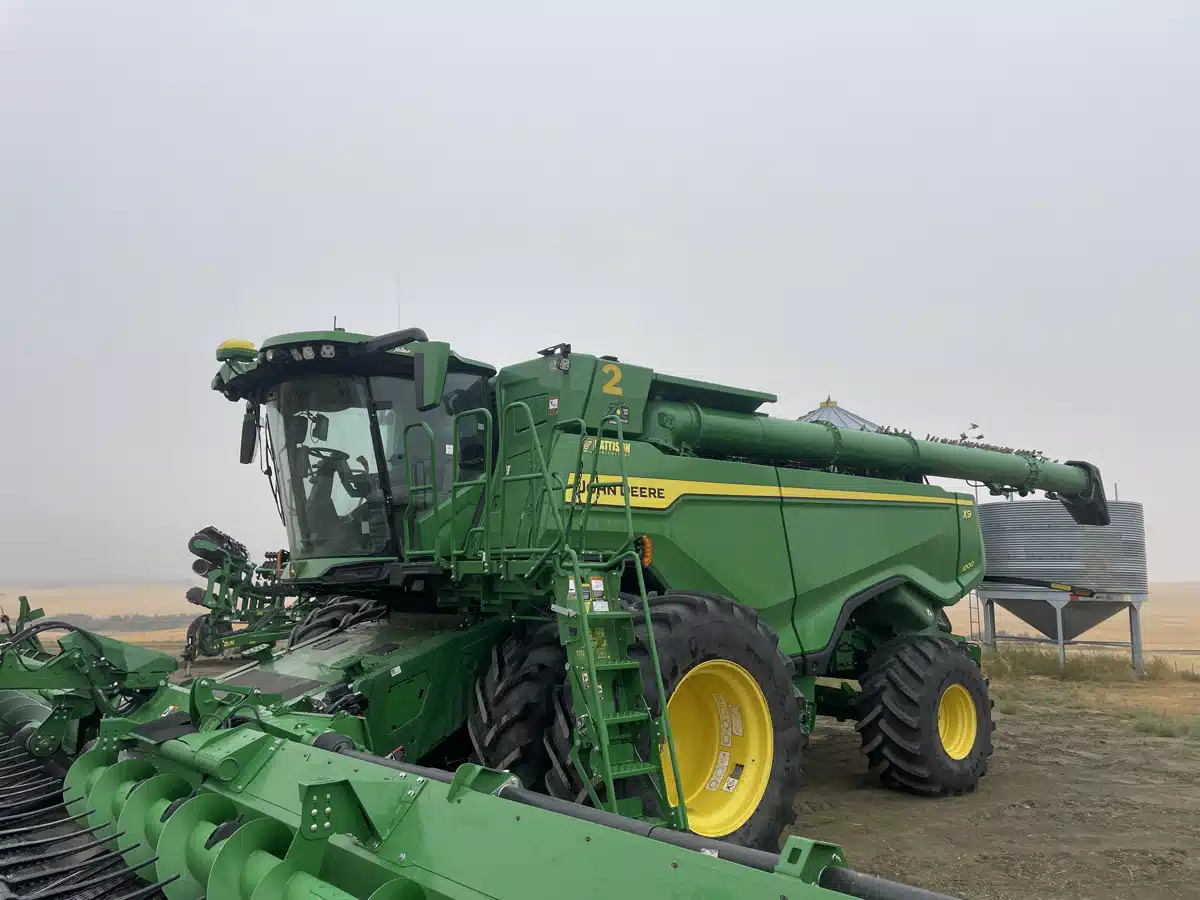 Gallery image 1 for Used 2022 John Deere X9 1000 Combine