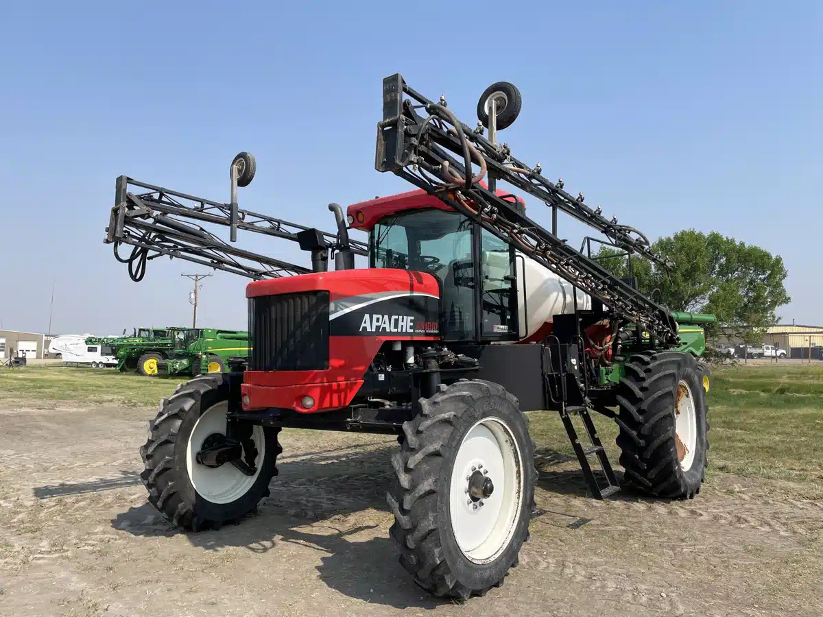 Gallery image 1 for Used 2007 Apache AS1010 Sprayer - Self Propelled