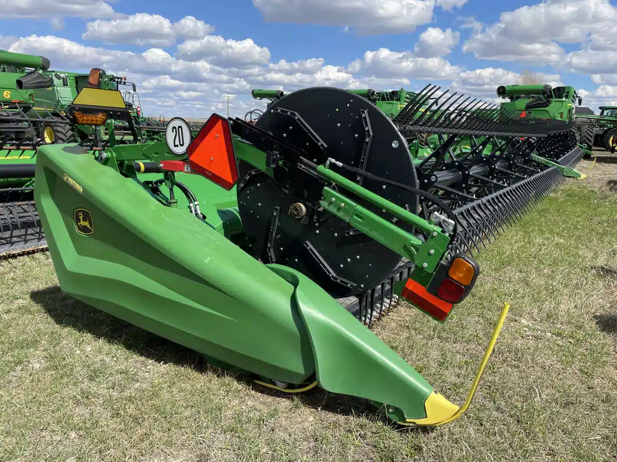 Gallery image 2 for Used 2022 John Deere HD45R Header - Draper