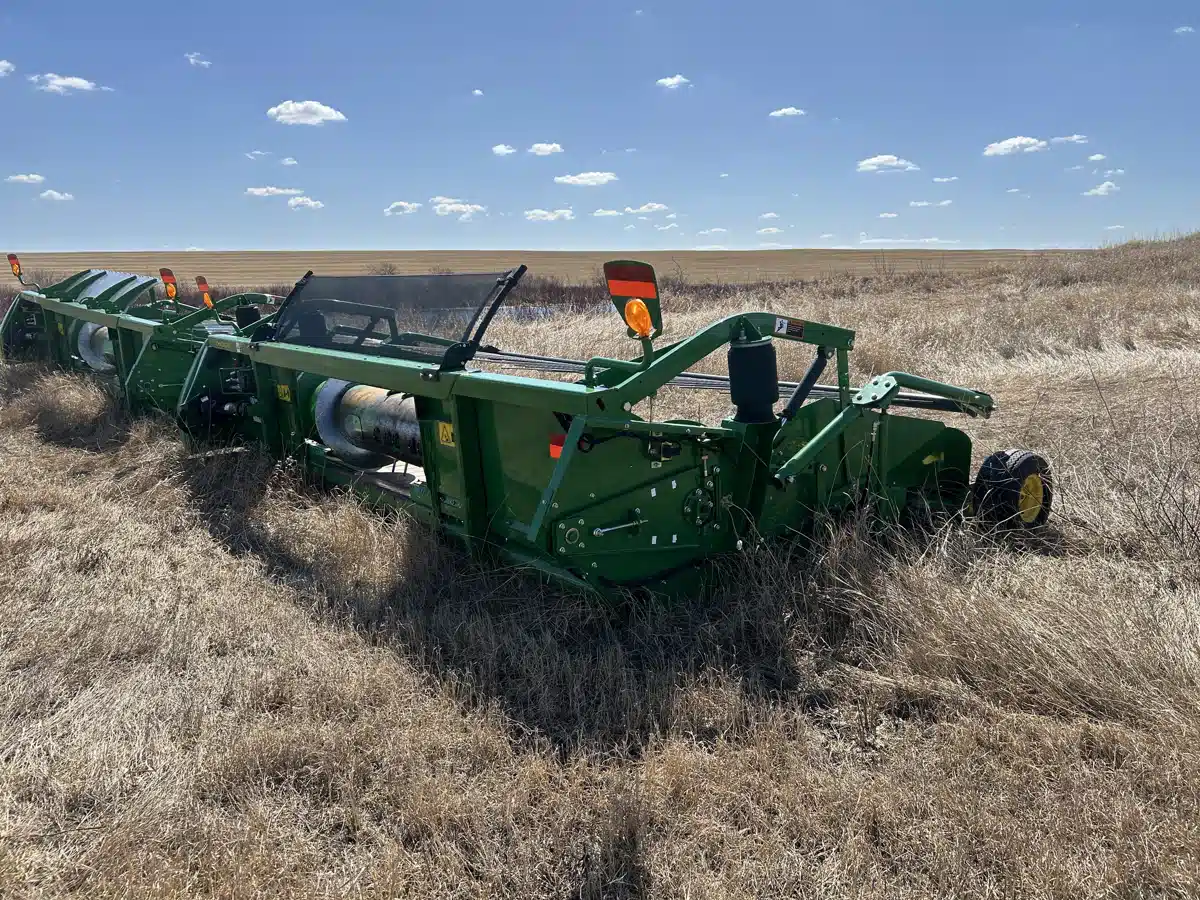 Gallery image 2 for Used 2011 John Deere 615P Header - Pickup