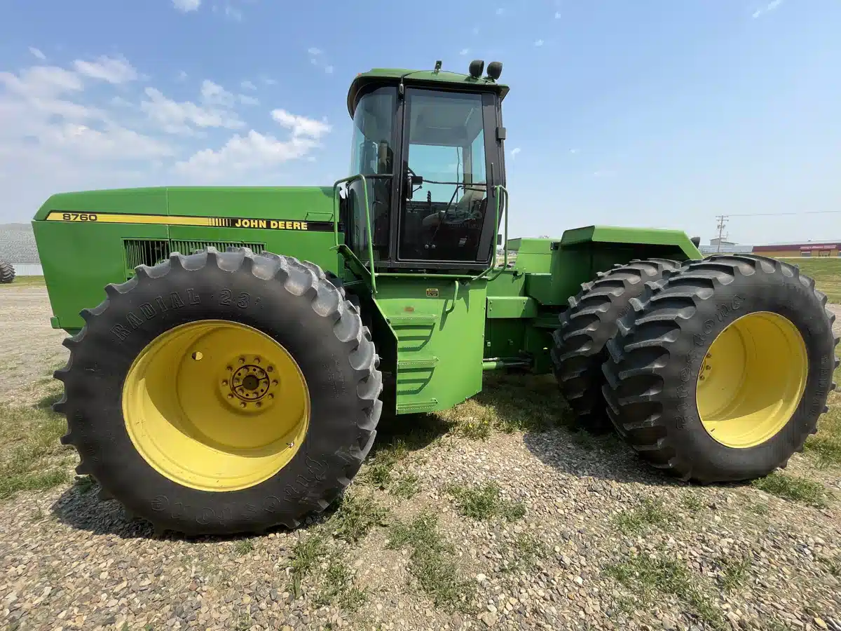 Gallery image 2 for Used 1989 John Deere 8760 Tractor