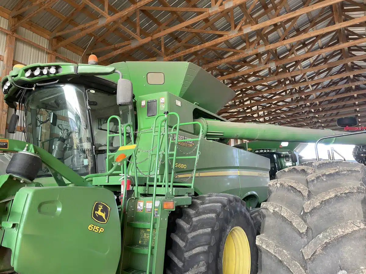 Gallery image 2 for Used 2012 John Deere 615P Header - Pickup