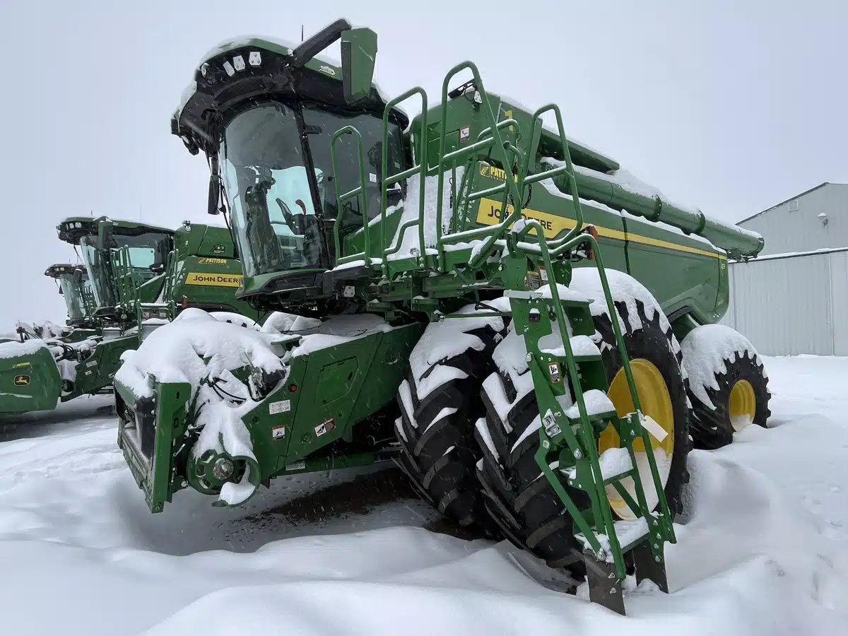 Gallery image 1 for Used 2023 John Deere X9 1100 Combine