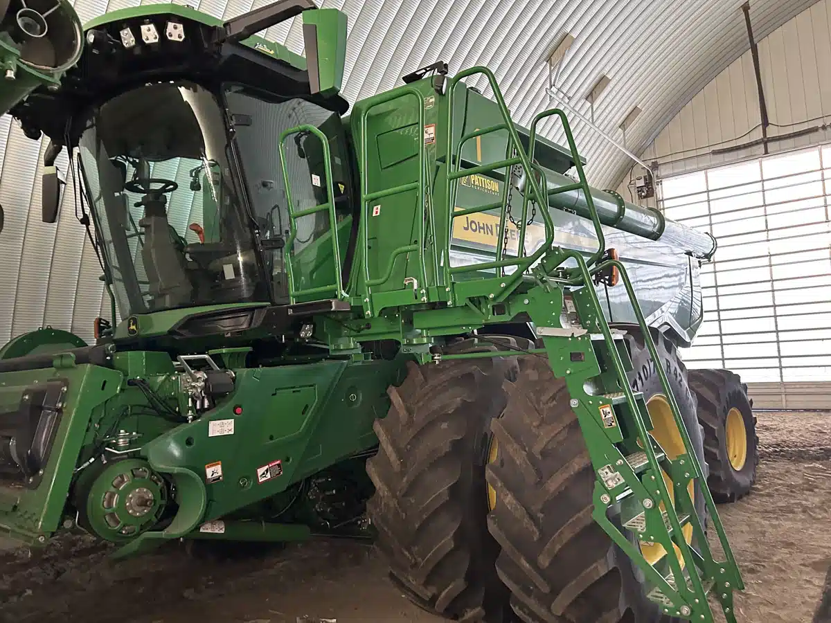 Gallery image 1 for 2023 John Deere X9 1000 Combine