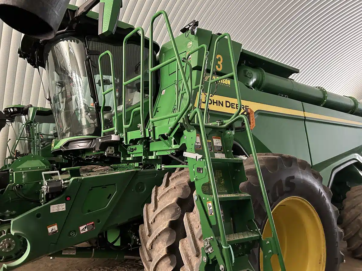 Gallery image 1 for 2023 John Deere X9 1000 Combine