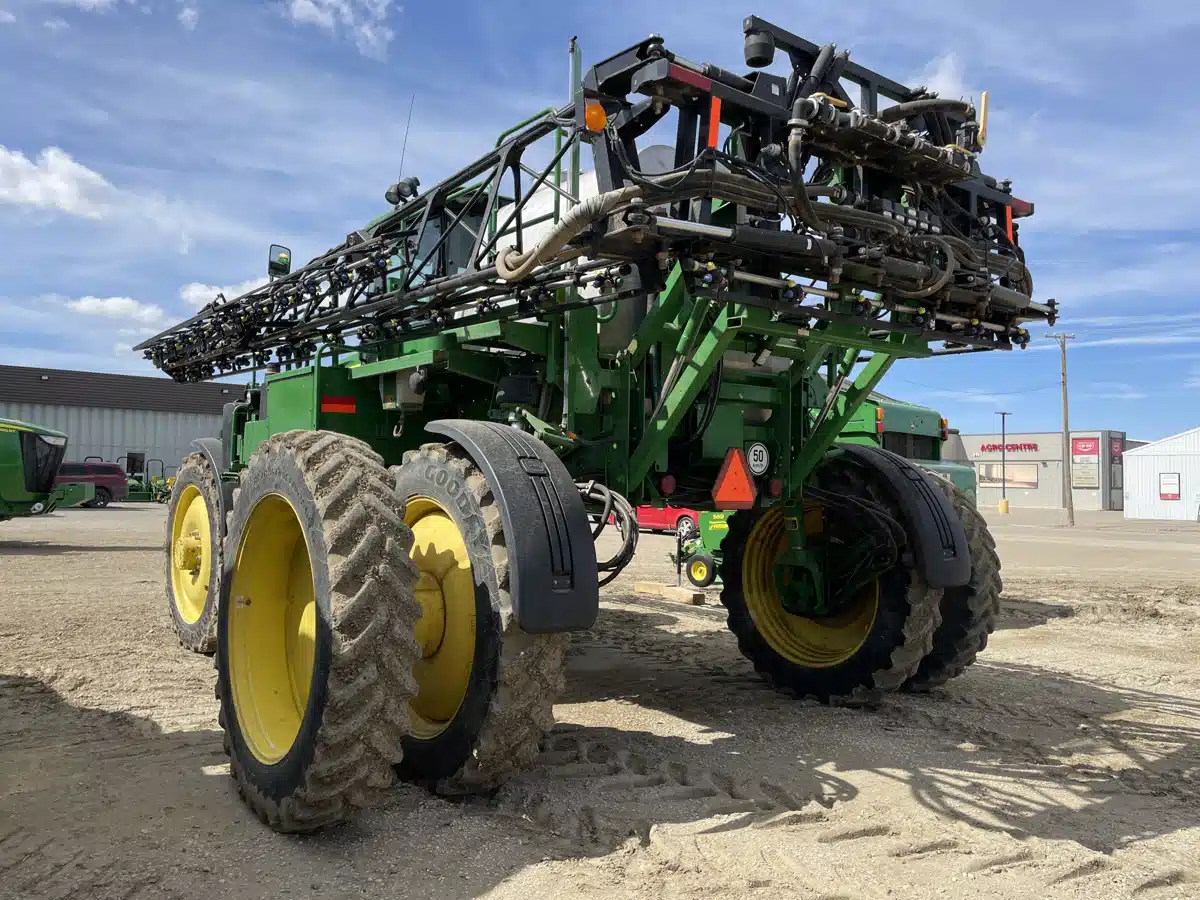 Gallery image 2 for Used 2014 John Deere 4830 Sprayer - Self Propelled