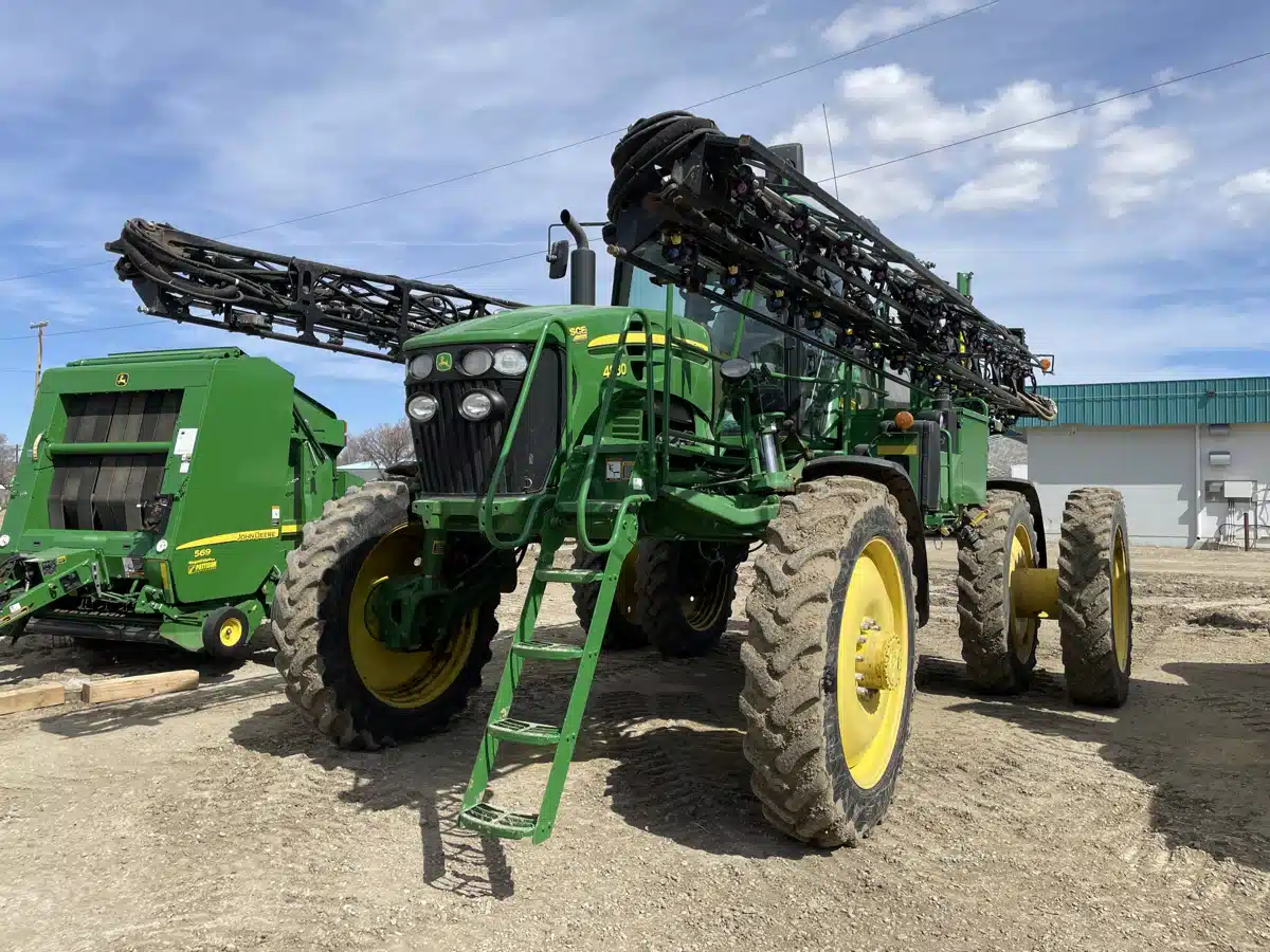 Gallery image 1 for Used 2014 John Deere 4830 Sprayer - Self Propelled