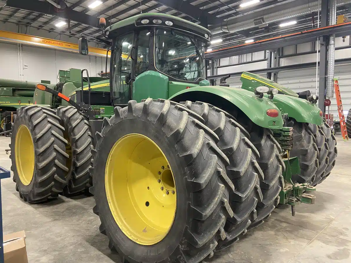 Gallery image 2 for Used 2013 John Deere 9560R Tractor
