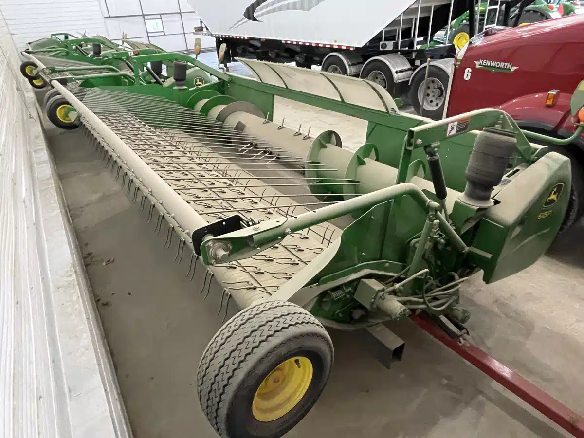 Gallery image 2 for Used 2006 John Deere 615P Header Combine